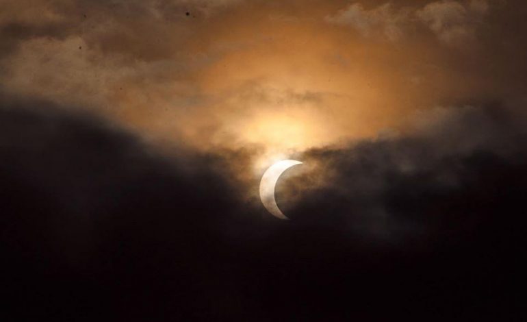 L’éclipse solaire, de type «cercle de feu» visible en Afrique et en Asie