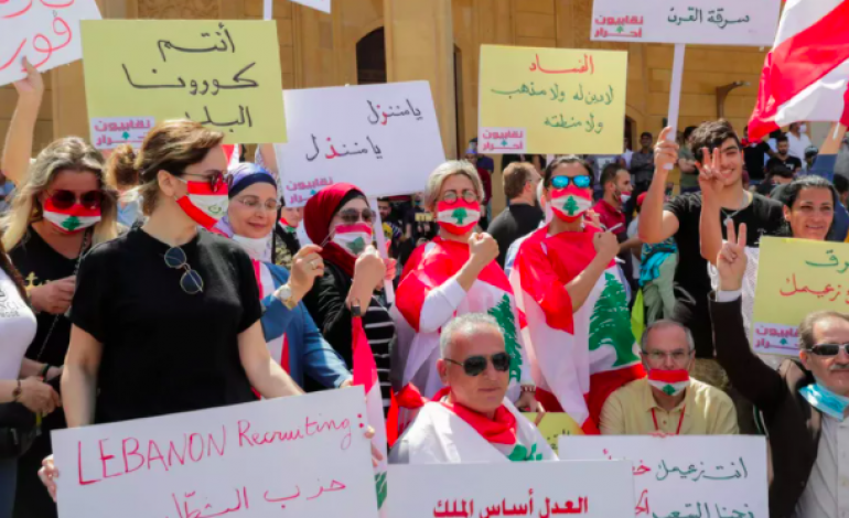 Des centaines de Libanais encore dans la rue pour dénoncer l’impuissance du gouvernement face à l’effondrement économique