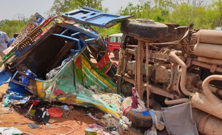 22 morts et 21 blessés dans une collision entre un minibus et un camion malien