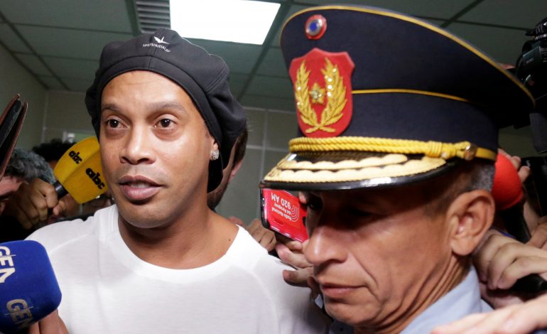 Un tribunal du Paraguay rejette la demande de libération de Ronaldinho