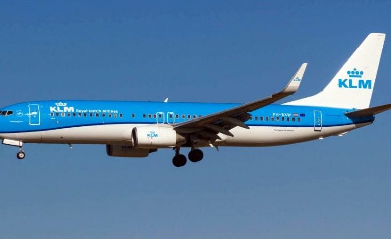 Deux passagers refusent de porter un masque à bord d’un vol KLM et provoquent une bagarre