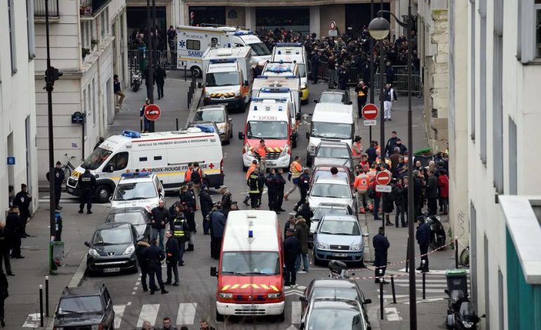 Deux personnes blessées par arme blanche à Paris