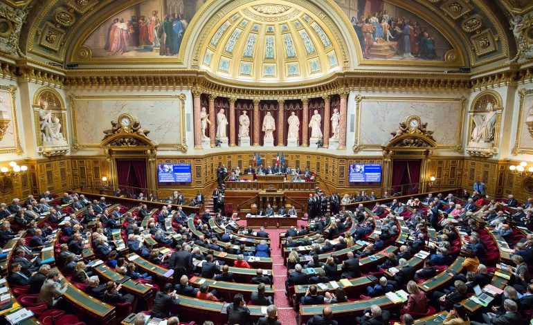 Le Sénat français vote l’interdiction du voile dans les compétitions sportives