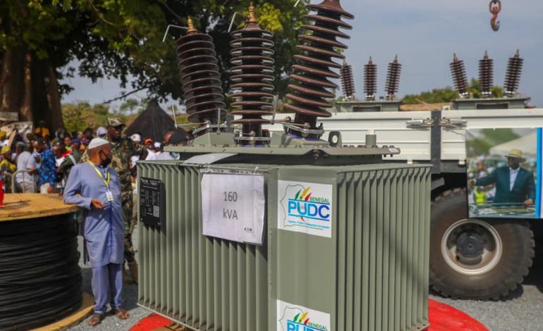 A Tomboronkoto, Macky Sall lance un programme d’électrification de 2.000 villages
