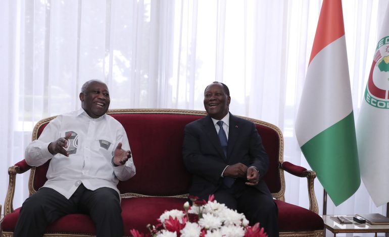 Les anciens rivaux Laurent Gbagbo et Alassane Ouattara, main dans la main