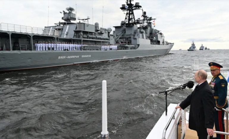 Pour Vladimir Poutine, la flotte russe peut détruire «n’importe quelle cible» sous l’eau ou dans les airs et lui porter un coup létal si nécessaire»