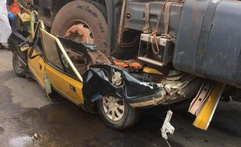 Une collision entre un taxi et un camion de transport fait 4 morts à Kaolack