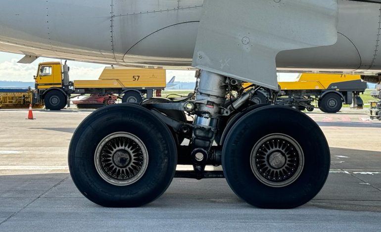 Un Boeing 777 de United atterrit en urgence à Los Angeles après avoir perdu un pneu au décollage