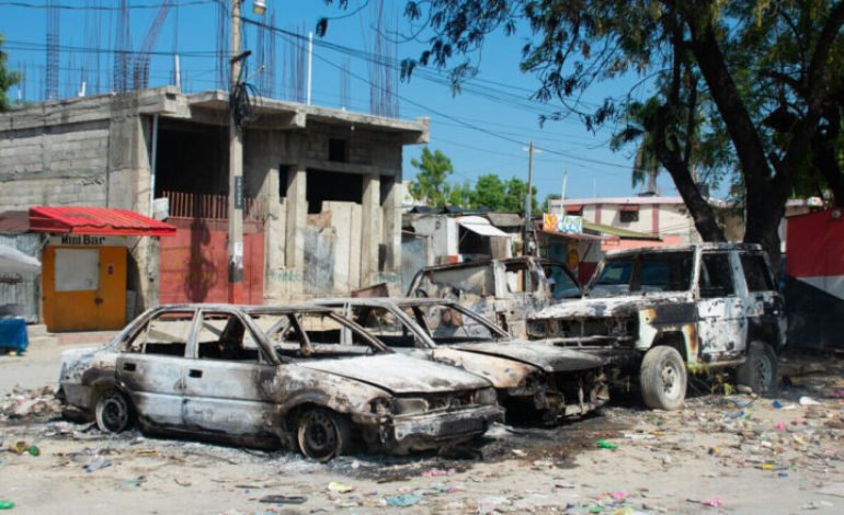 Port-au-Prince en « état de siège », l’ambassade américaine évacue une partie de son personnel et renforce sa sécurité