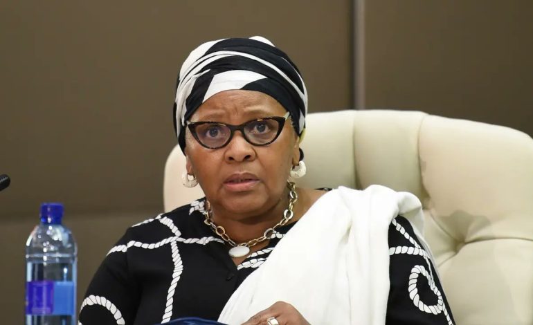 Nosiviwe Mapisa-Nqakula, la présidente démissionnaire du parlement sud-africain arrêtée pour corruption