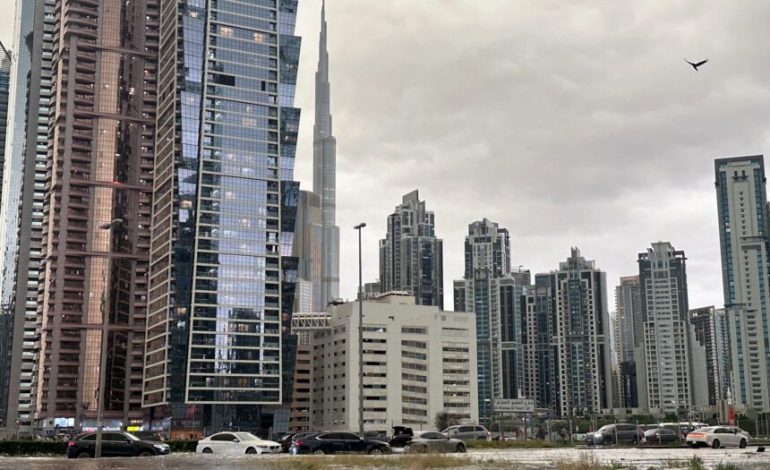 Dubaï, Bahreïn et Oman dans le chaos après des pluies diluviennes