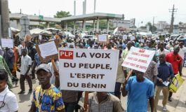 Des gaz lacrymogènes tirés sur les manifestants contre le coût de la vie trop chère à Cotonou