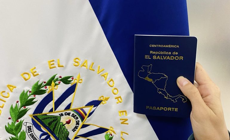 Le Salvador offre 5000 «passeports gratuits» pour attirer des «étrangers hautement qualifiés»