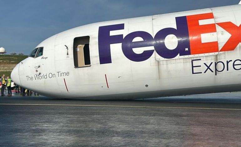 Un Boeing 767-300 de FedEx atterrit d’urgence à Istanbul après une avarie de la roulette de nez