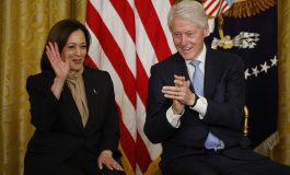 Bill et Hillary Clinton apportent leur soutien à Kamala Harris