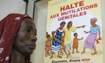 Les députés Gambiens adoptent un rapport en faveur de l'interdiction de l'excision