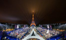 La parade des athlètes des JO de Paris 2024 sur la Seine s'est achevée sous la pluie